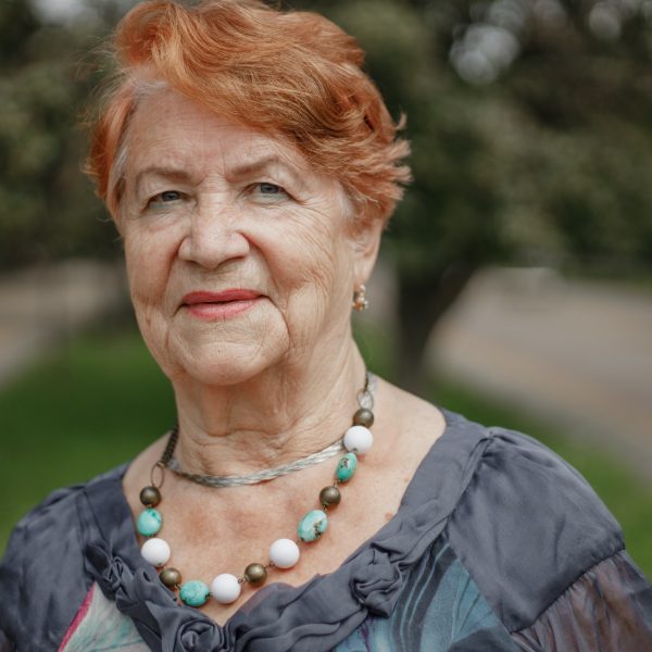 photo-portrait-of-an-old-woman-in-a-park-on-a-warm-day.jpg